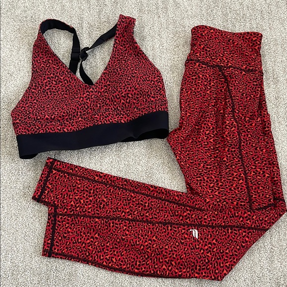 Fabletics Electric Red and Black Leopard Print Women's Workout Set - Picture 5 of 6